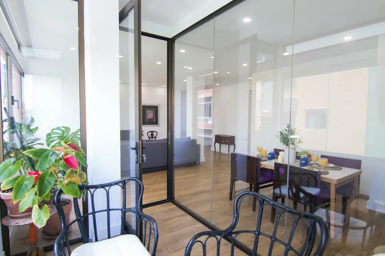 Homeforguest Stylish And Modern Apartment Overlooking Las Canteras Las Palmas de Gran Canaria