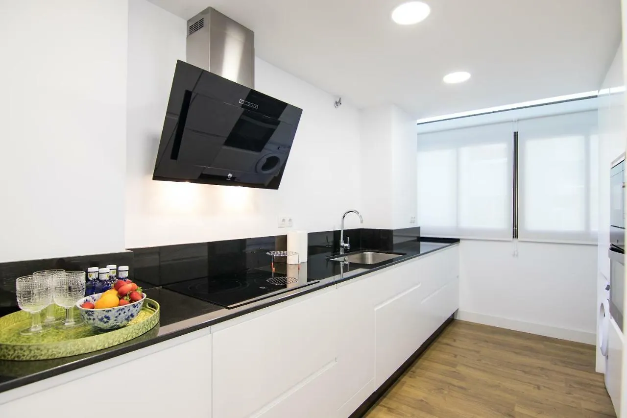 Homeforguest Stylish And Modern Apartment Overlooking Las Canteras Las Palmas de Gran Canaria