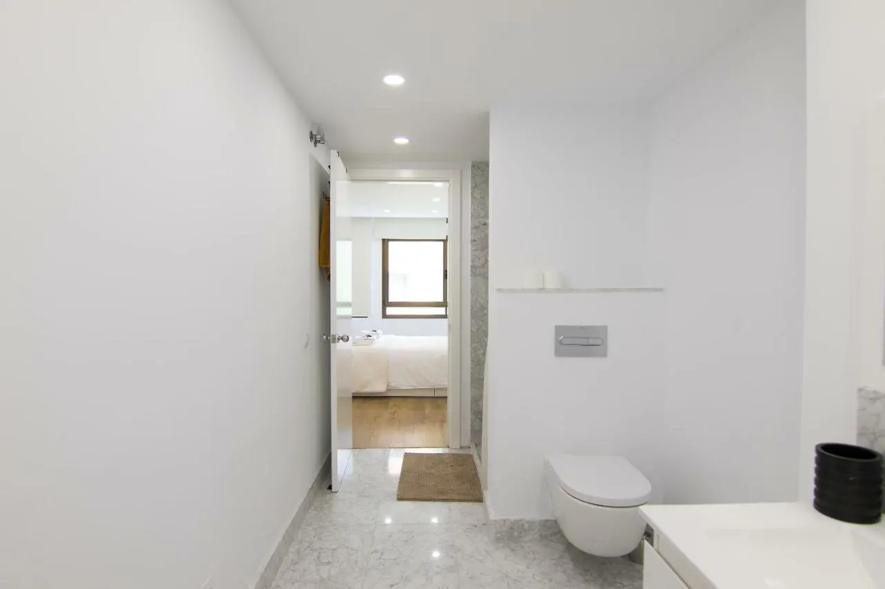 Homeforguest Stylish And Modern Apartment Overlooking Las Canteras Las Palmas de Gran Canaria