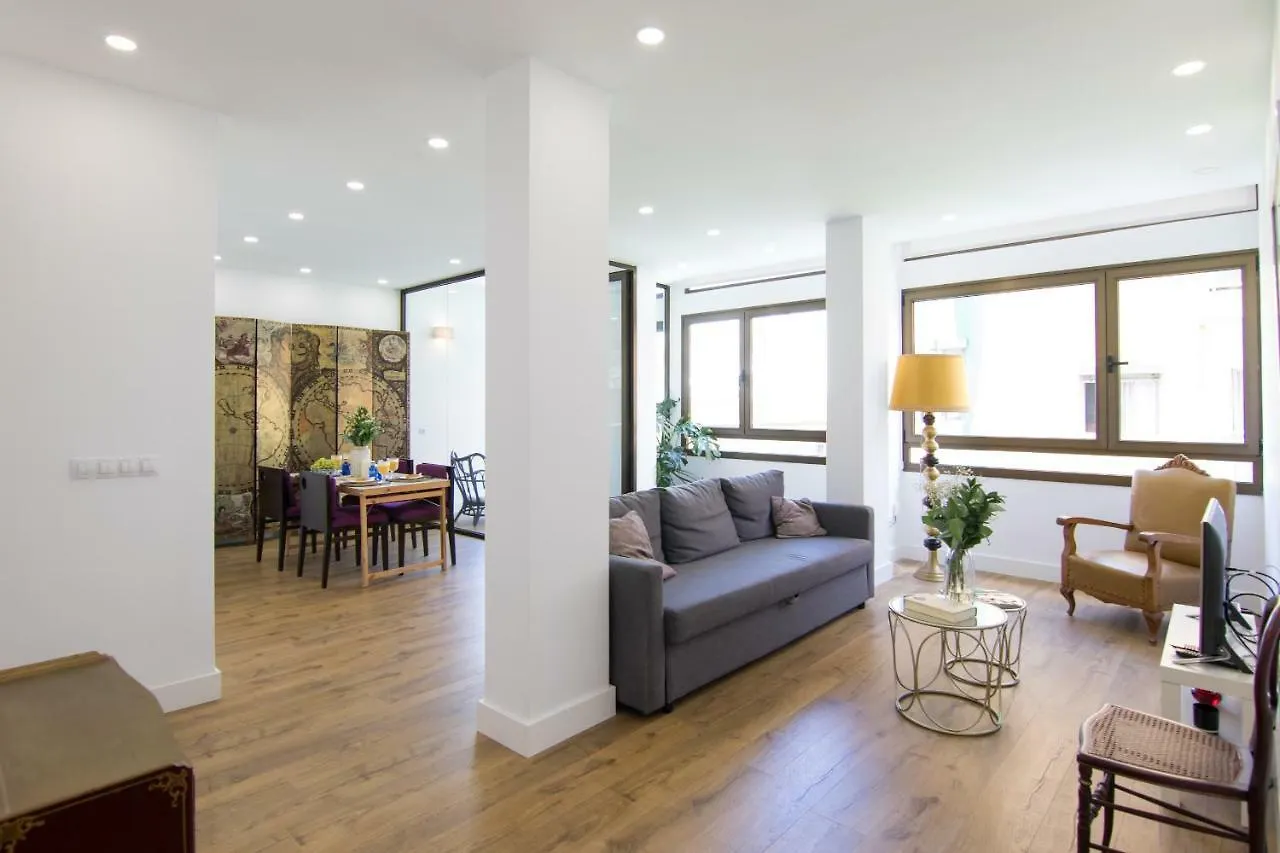 Homeforguest Stylish And Modern Apartment Overlooking Las Canteras Las Palmas de Gran Canaria