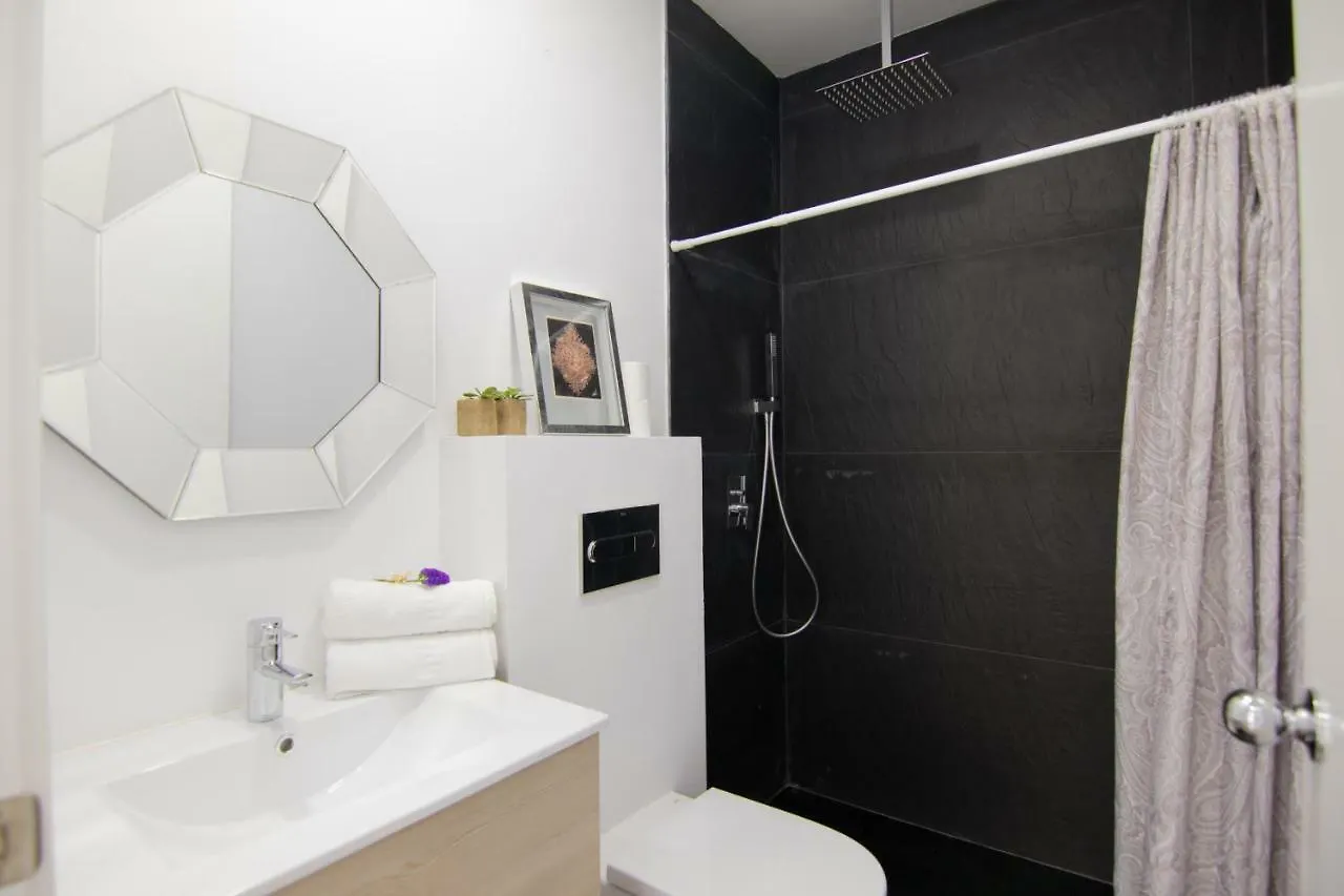 Homeforguest Stylish And Modern Apartment Overlooking Las Canteras Las Palmas de Gran Canaria
