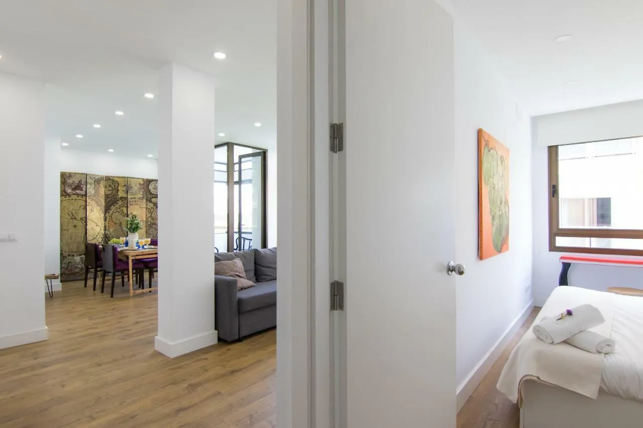Homeforguest Stylish And Modern Apartment Overlooking Las Canteras Las Palmas de Gran Canaria