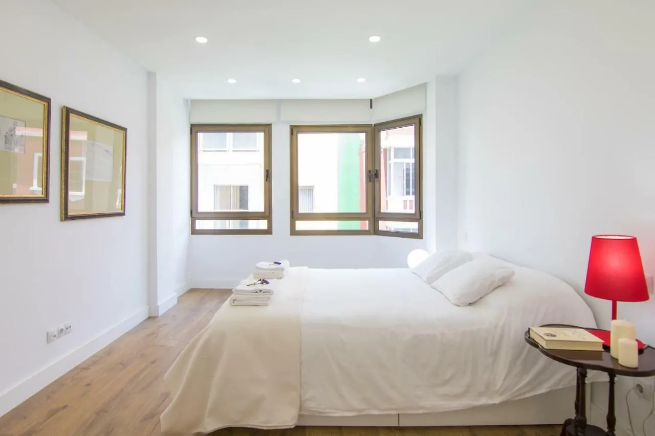 Homeforguest Stylish And Modern Apartment Overlooking Las Canteras Las Palmas de Gran Canaria
