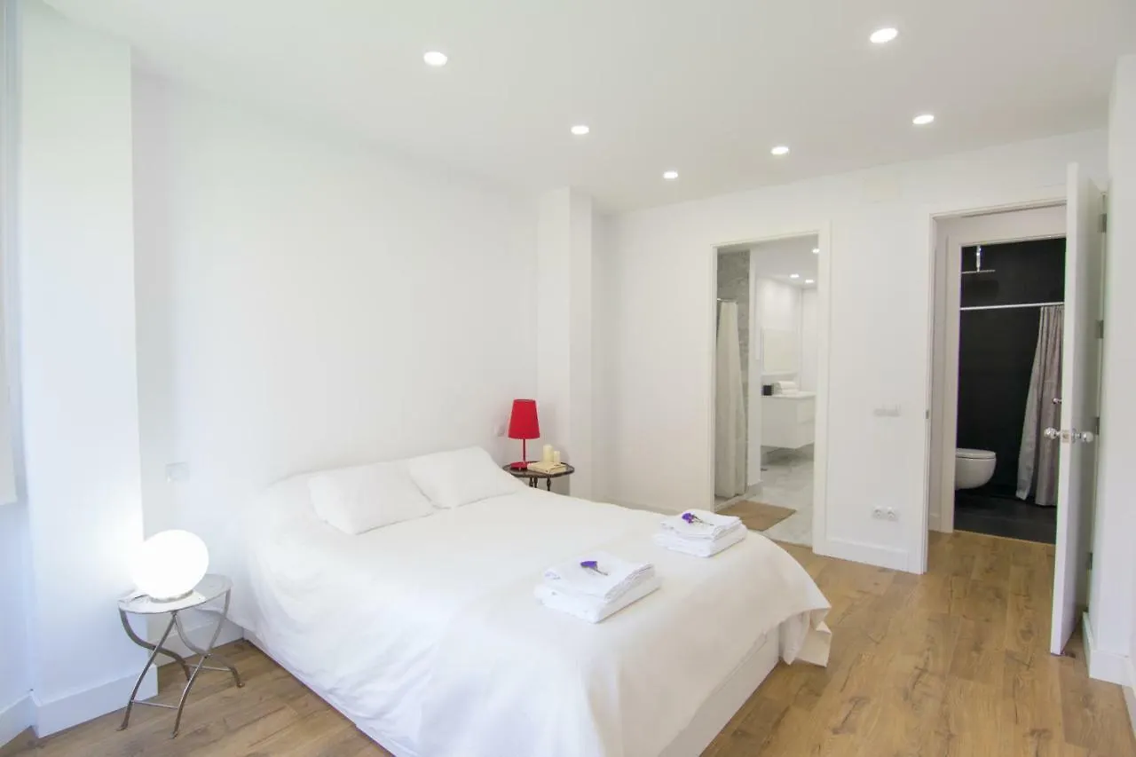 Homeforguest Stylish And Modern Apartment Overlooking Las Canteras Las Palmas de Gran Canaria