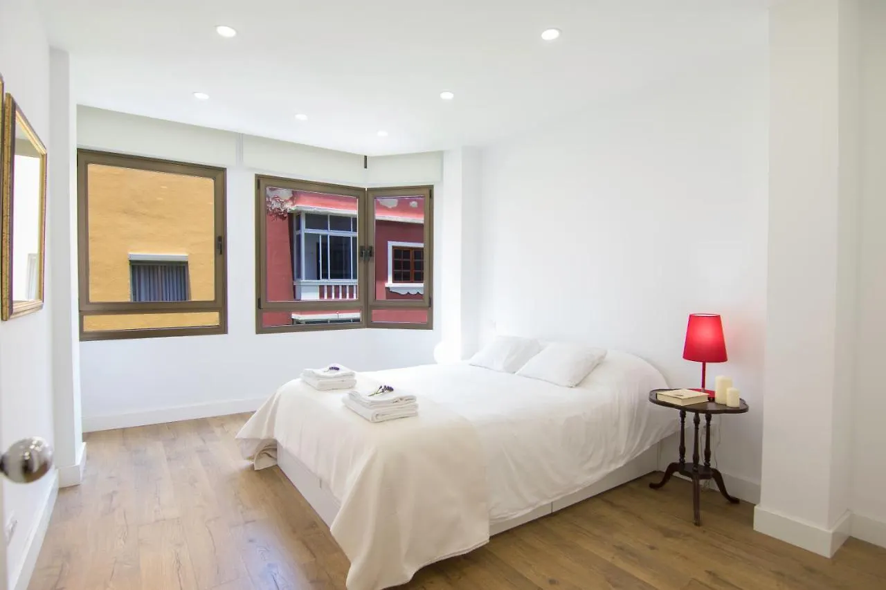 Homeforguest Stylish And Modern Apartment Overlooking Las Canteras Las Palmas de Gran Canaria