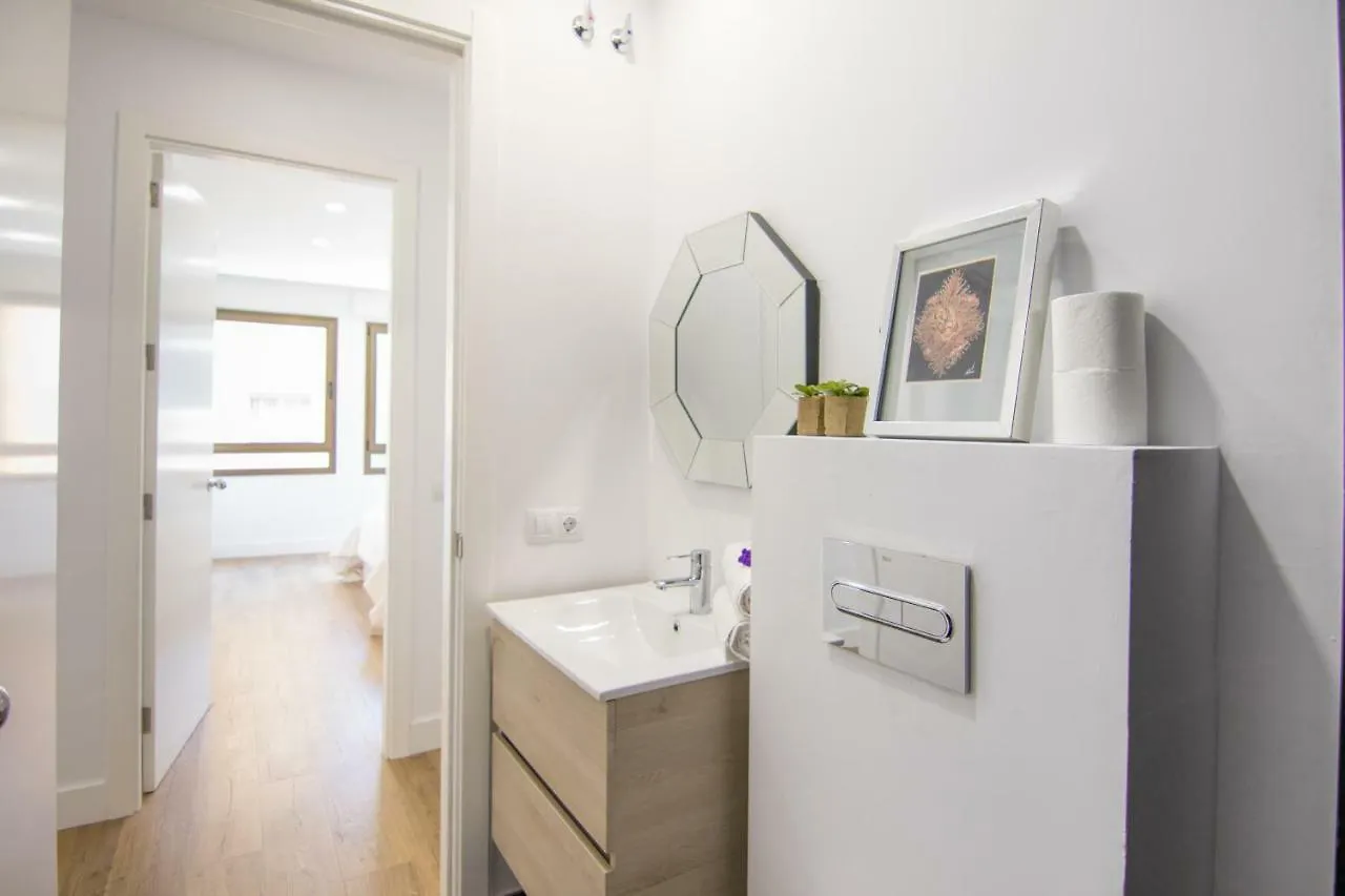 Homeforguest Stylish And Modern Apartment Overlooking Las Canteras Las Palmas de Gran Canaria Spain